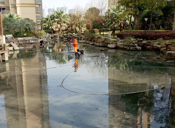 泸溪景观池淤泥清理